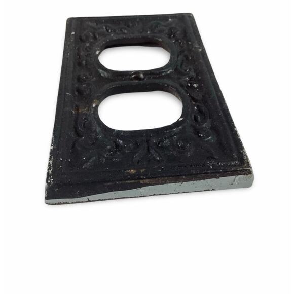 Black Fleur-De-Lis Cast Iron Outlet Cover - Picture 2 of 6